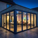 Corner folding doors in black aluminium